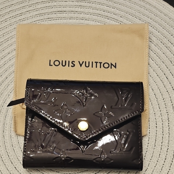 Louis Vuitton Victorine Leather Wallet - Amarante Vernis **Rare Find** - Picture 3 of 14